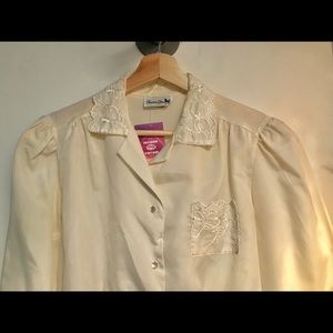 Adorable vintage cream button down with lace
